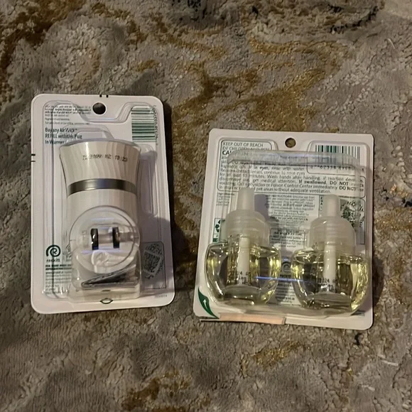 NWT Air Wick Scented Oil Warmer and Refills Cranberry - Picture 2 of 6